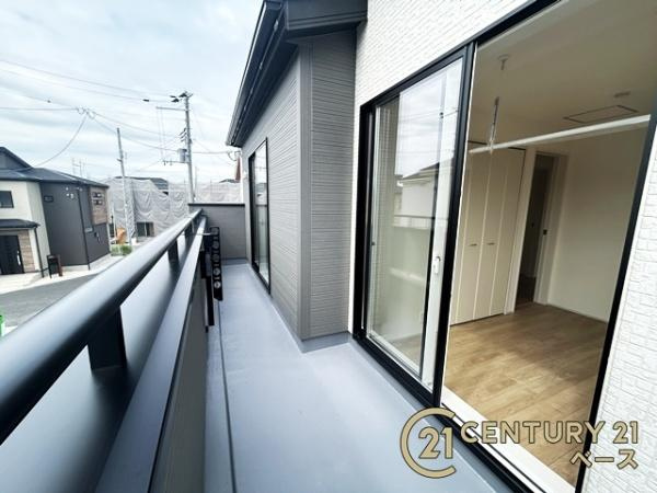 奈良市杏町 ３号棟 ／新築一戸建のバルコニー|■現地撮影写真■日当たりのよい広々としたバルコニー！洗濯物もよく乾きます！