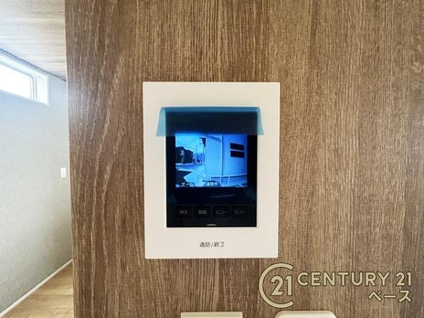 奈良市杏町 ３号棟 ／新築一戸建の内装|■現地撮影写真■ＴＶモニター付きインターホンで防犯対策もバッチリ！来客も一目でわかり安心です！