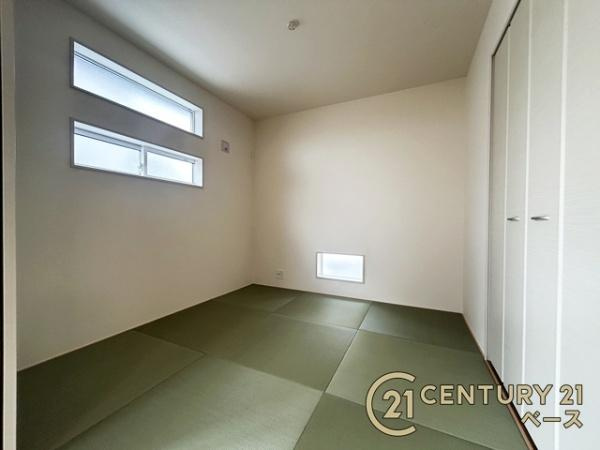 奈良市杏町 ３号棟 ／新築一戸建の和室|■現地撮影写真■ほっこり落ち着ける和室。客間としても、ご家族のくつろぎスペースとしてもご利用いただけます。