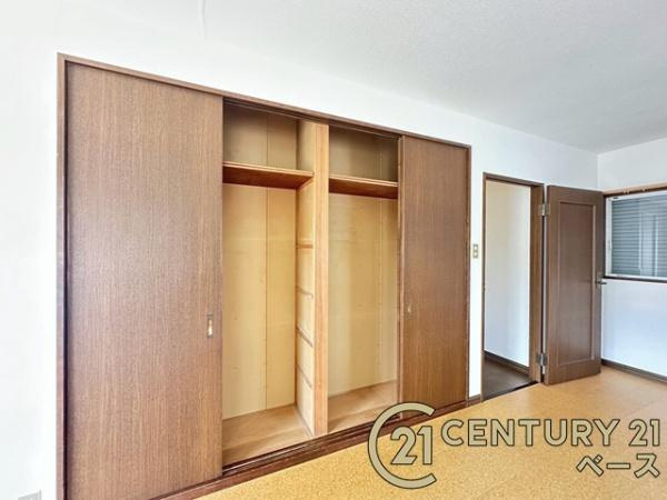 香芝市真美ケ丘３丁目　一戸建の収納|■現地撮影写真■冬物のコートや季節のものなどたくさんしまえる広さ！
