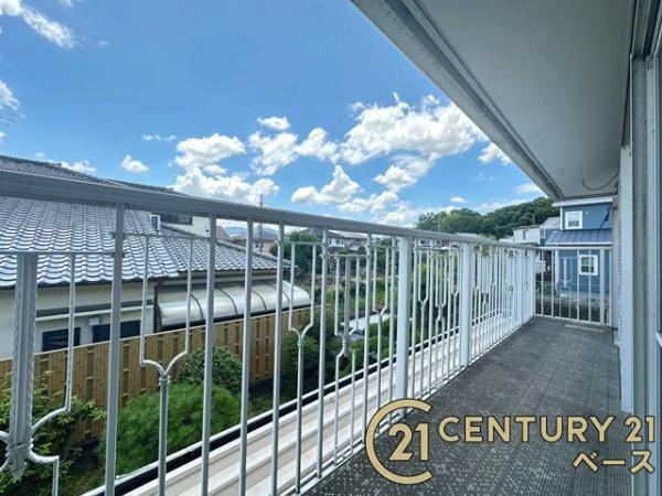 香芝市真美ケ丘３丁目　一戸建のバルコニー|■現地撮影写真■日当たりのよいバルコニー！洗濯物もよく乾きます！