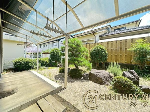 香芝市真美ケ丘３丁目　一戸建の庭|■現地撮影写真■お外を眺めながらのんびり過ごす休日も良いですね！