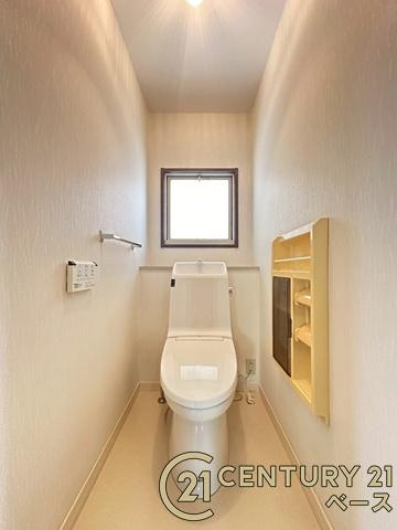 香芝市真美ケ丘３丁目　一戸建のトイレ|■現地撮影写真■清潔感ある綺麗なお手洗い！