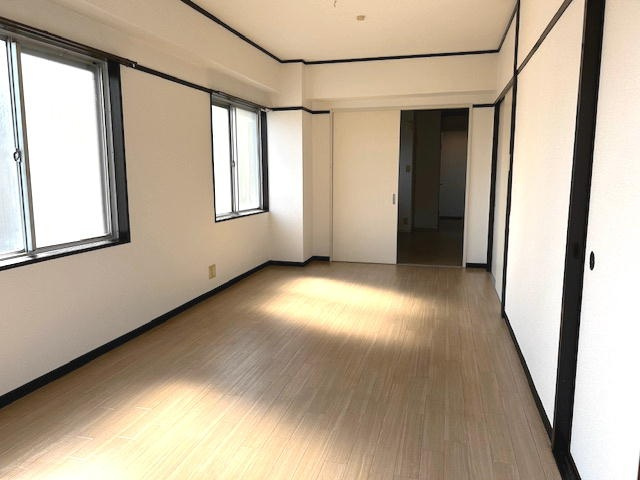 八木興産ビルの寝室