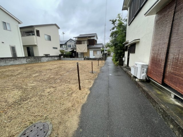 愛光町土地の前面道路含む現地写真|南側から北側を撮影
