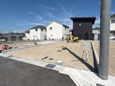 【前面道路含む現地写真】 | リーブルガーデン姫路市継７期 | 前面道路含む現地写真