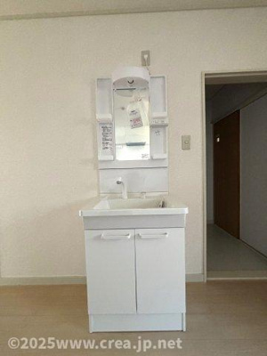 【独立洗面台】 | メゾンホソダA | 朝の支度にも助かる、独立の洗髪洗面化粧台
