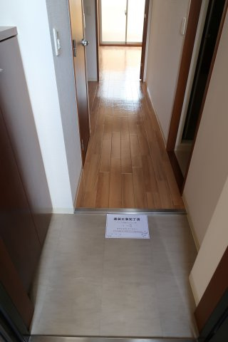 DAIWAマンションの玄関|収納もある玄関です