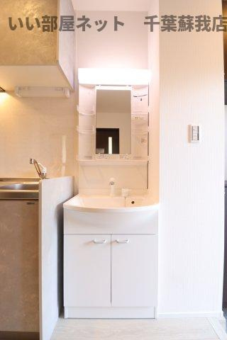 パステール・グランおゆみ野の洗面所|明るい洗面所です