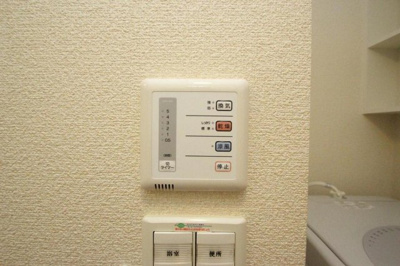 【その他】 | レオネクスト日明 | 雨の日の強い味方☆浴室乾燥機付き♪