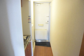 【玄関】 | レオパレスピーチヴィレッジ | お部屋まで一本道の玄関。