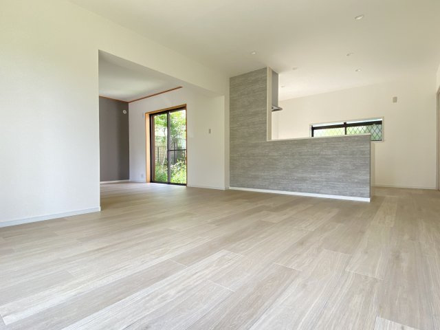 梅美台５丁目　リノベーション住宅の居間・リビング|こちらの居間で趣味の時間をお楽しみください