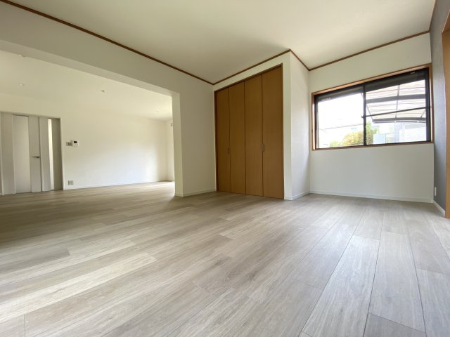 梅美台５丁目　リノベーション住宅の居間・リビング|ゆったり過ごせる居間です