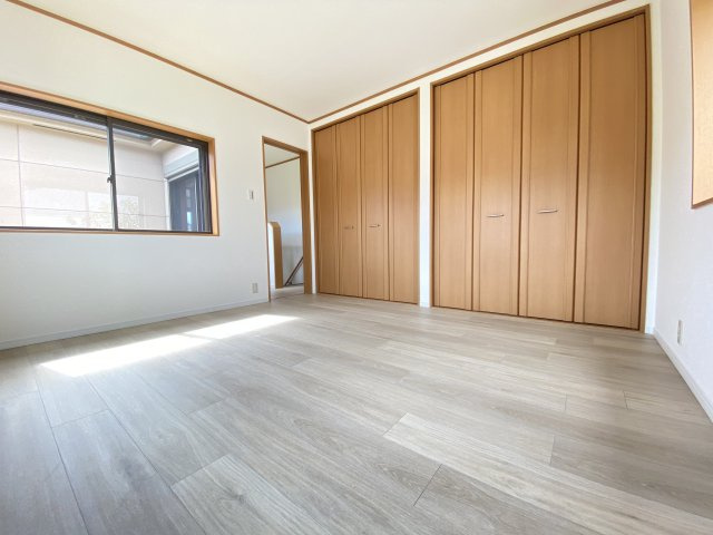 梅美台５丁目　リノベーション住宅の洋室|個人の部屋や寝室として使える洋室です