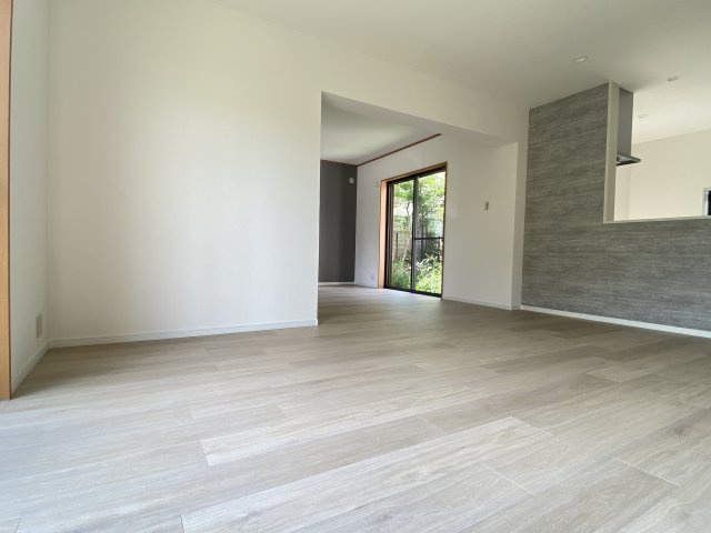 梅美台５丁目　リノベーション住宅の居間・リビング|こちらの居間で趣味の時間をお楽しみください