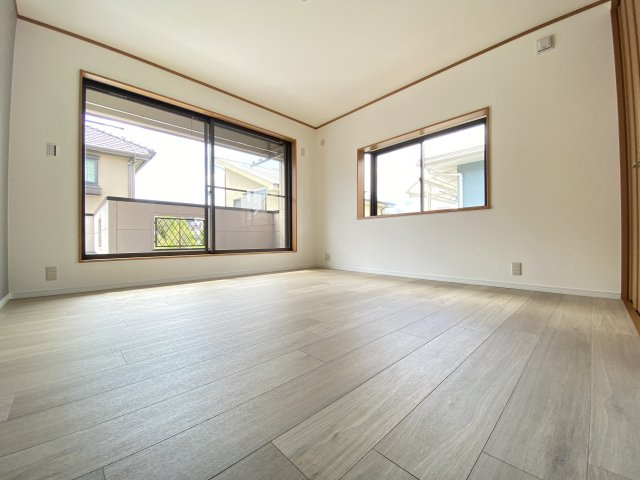 梅美台５丁目　リノベーション住宅の洋室|個人の部屋や寝室として使える洋室です