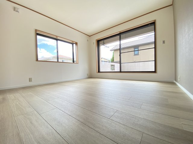 梅美台５丁目　リノベーション住宅の洋室|洋室です