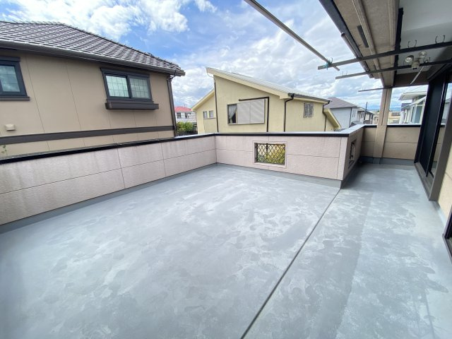 梅美台５丁目　リノベーション住宅のバルコニー|落ち着いた時間を過ごせるバルコニーです