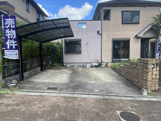 梅美台５丁目　リノベーション住宅の駐車場|駐車場があります