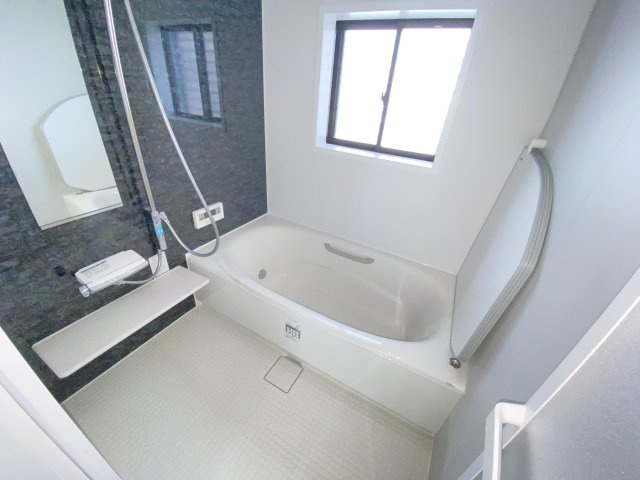 梅美台５丁目　リノベーション住宅の浴室|落ち着いた空間のお風呂です