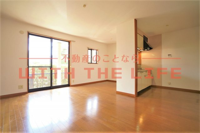 和楽園ハイツ壱番館【キャッシュバック対象物件】の居間・リビング|おしゃれな居間です