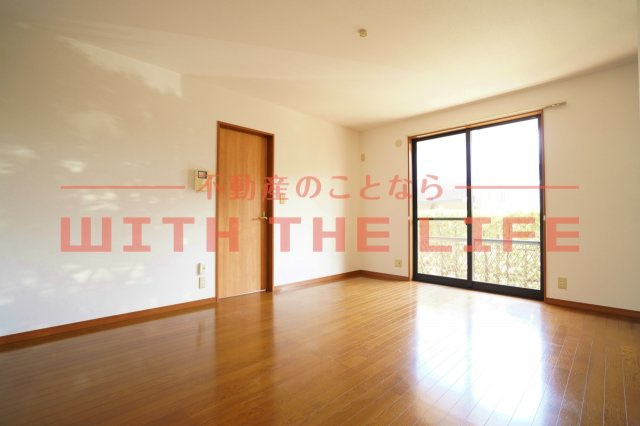 和楽園ハイツ壱番館【キャッシュバック対象物件】の居間・リビング|おしゃれなリビングです