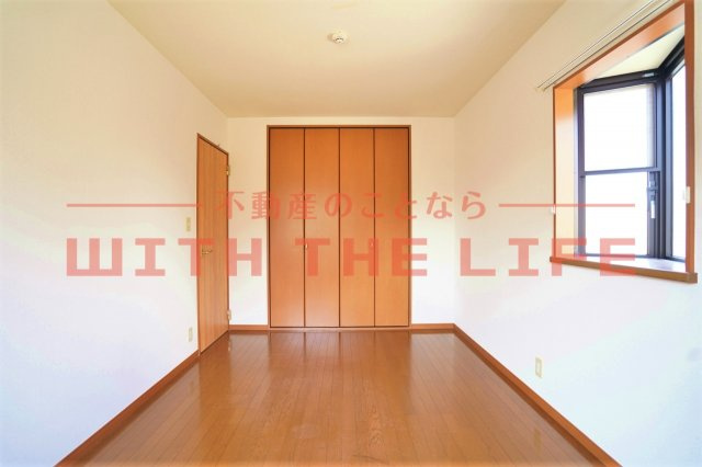 和楽園ハイツ壱番館【キャッシュバック対象物件】の洋室|明るい洋室です