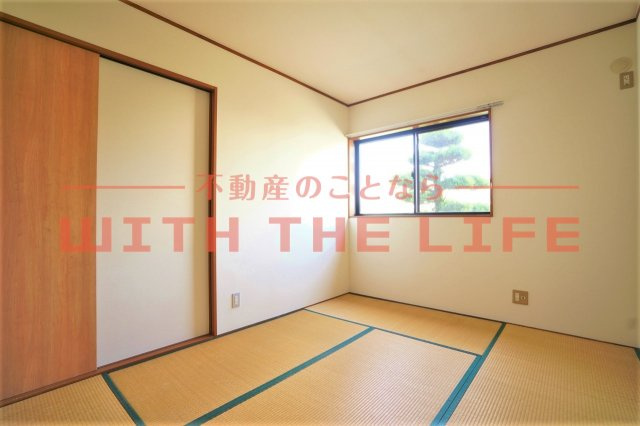 和楽園ハイツ壱番館【キャッシュバック対象物件】の和室|明るい和室です