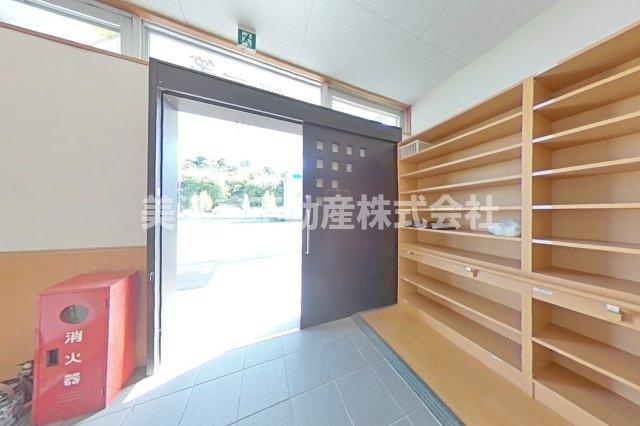 ６５６９７　関市下有知店舗・事務所の玄関