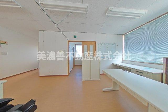 ６５６９７　関市下有知店舗・事務所の洋室