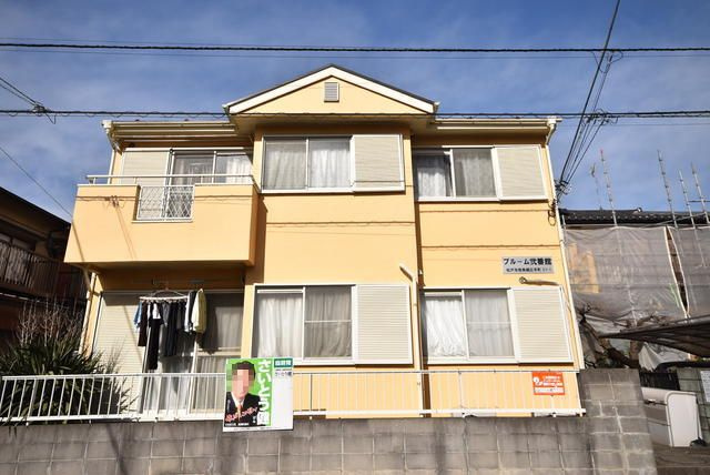 ブルーム弐番館のエントランス