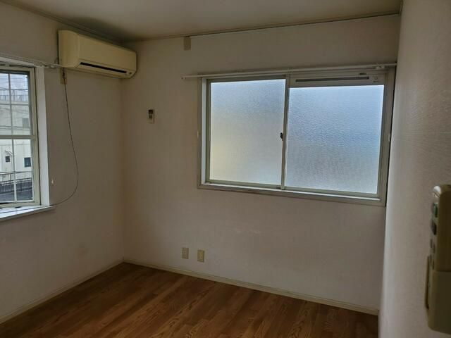 ブルーム弐番館の居間・リビング