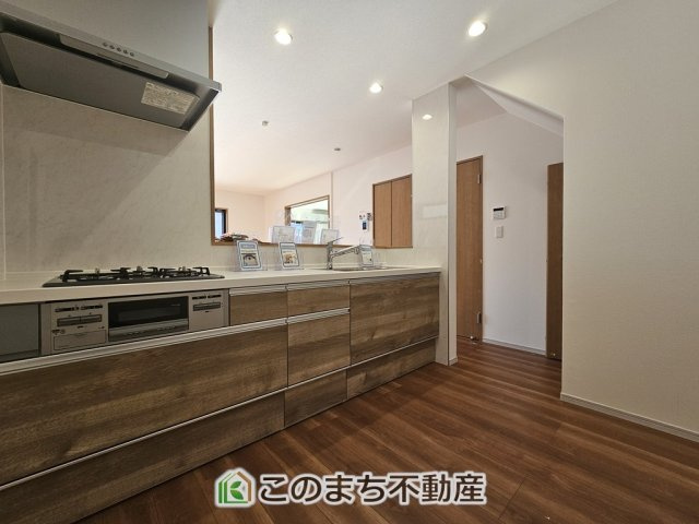 いろどりアイタウン栃木市平柳町3丁目22-P2のキッチン|人気の対面式キッチン☆料理をしながらご家族とコミュニケーションが取れます♪