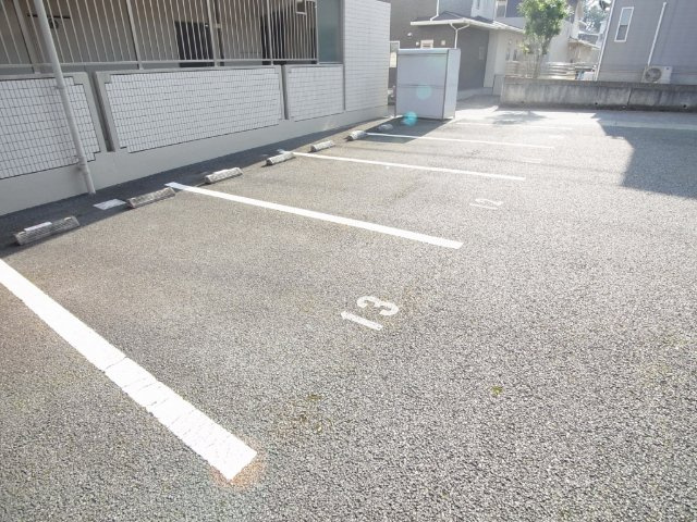 グラッポロの駐車場