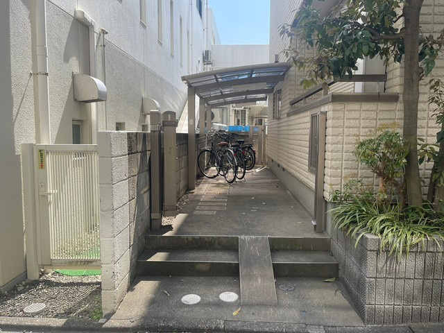 ラフィネ下馬のその他共用部分|★屋根付き駐輪場★
