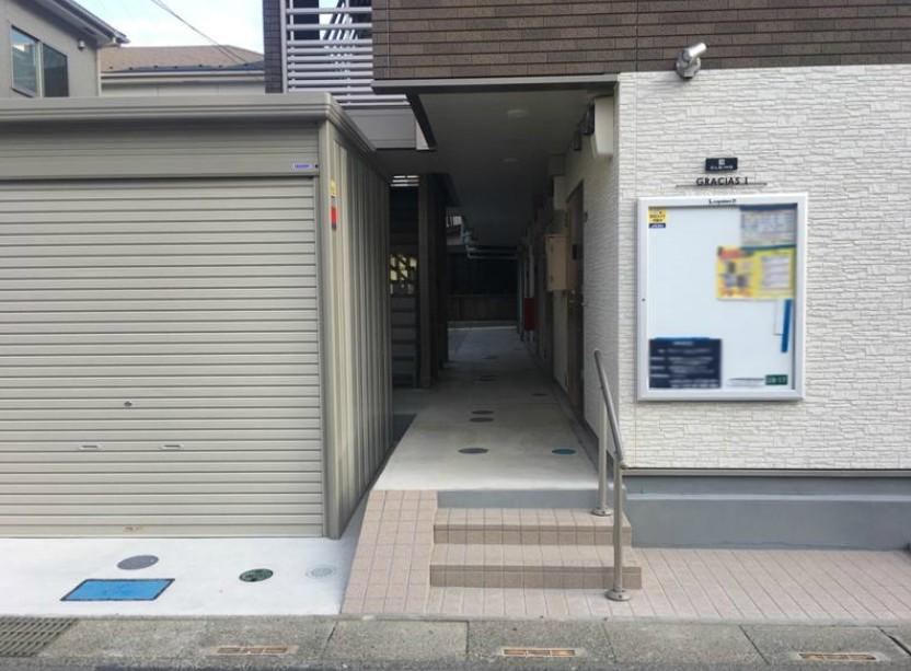 クレイノグラシアス　ワンのエントランス