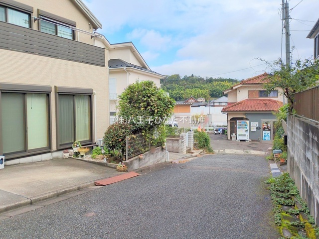 『八王子市中古戸建て』八王子市加住町2-144-16【仲介手数料無料】　八王子市加住町の前面道路含む現地写真|～仲介手数料無料☆八王子ひなた不動産～八王子市加住町　中古戸建