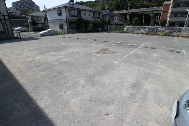 メゾンドメルヴェーユ須磨の駐車場