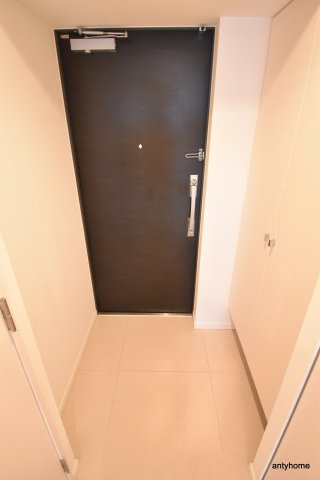 S-RESIDENCE新大阪駅前　仲介手数料無料の玄関