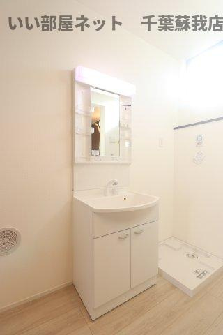 パステール・グランおゆみ野の洗面所|明るい洗面所です