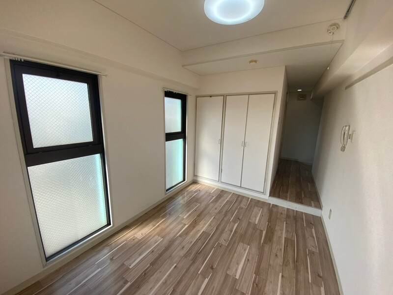 ヴィークル学院前の居間・リビング