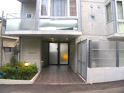 音羽FLATSのエントランス