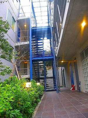 音羽FLATSのエントランス