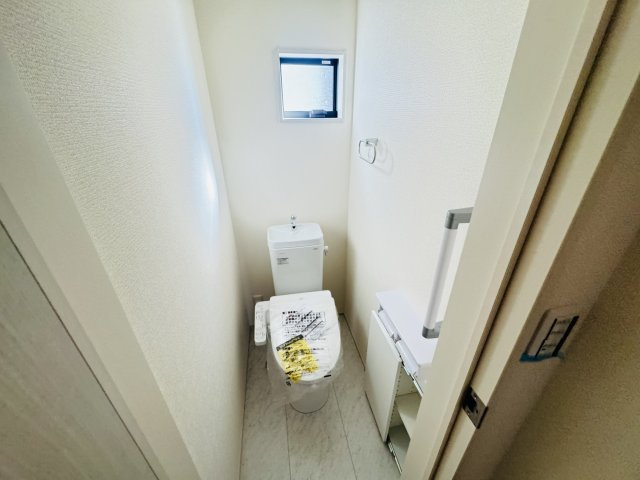 新築　前橋市富士見町時沢第4　１号棟のトイレ|現地写真　節水タイプのウォシュレット付きトイレ、水道料節約に一役買います！
