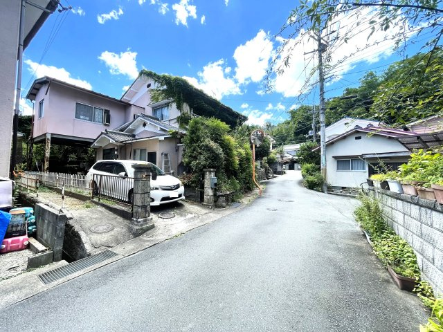 ◆５１坪の建築条件無し売土地◆間口広々約１３ｍ◆亀岡ICまで車で約５分◆亀岡市下矢田町１丁目の前面道路含む現地写真|現地(令和７年７月撮影)