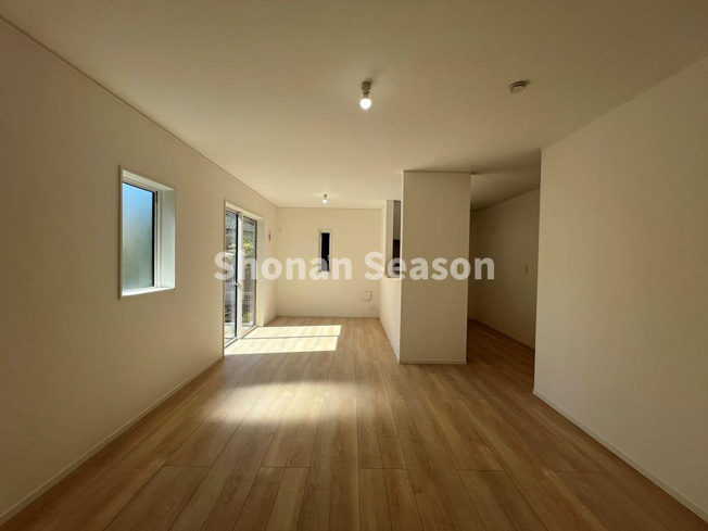 【居間・リビング】 | 全居室 2面採光の明るい室内です♪