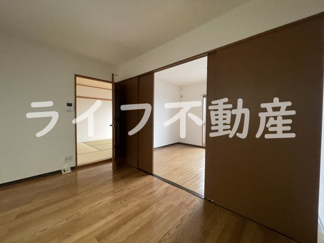 アルザス石切の居間・リビング|こちらの居間で趣味の時間をお楽しみください