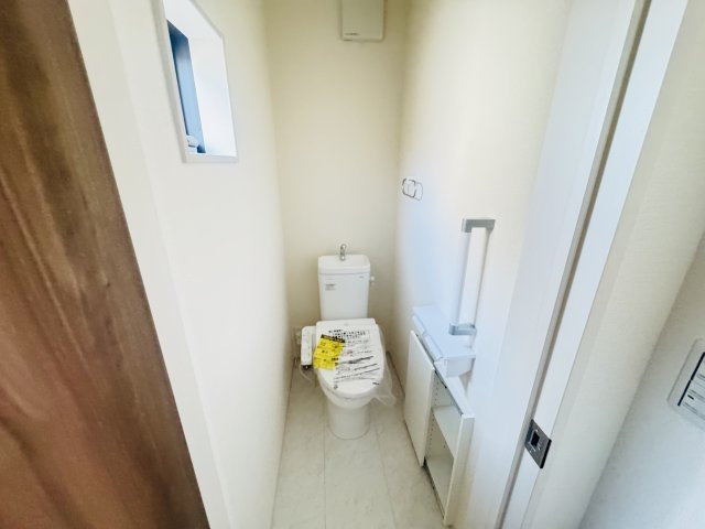 新築　前橋市富士見町時沢第4　4号棟のトイレ|現地写真　節水タイプのウォシュレット付きトイレ、水道料節約に一役買います！
