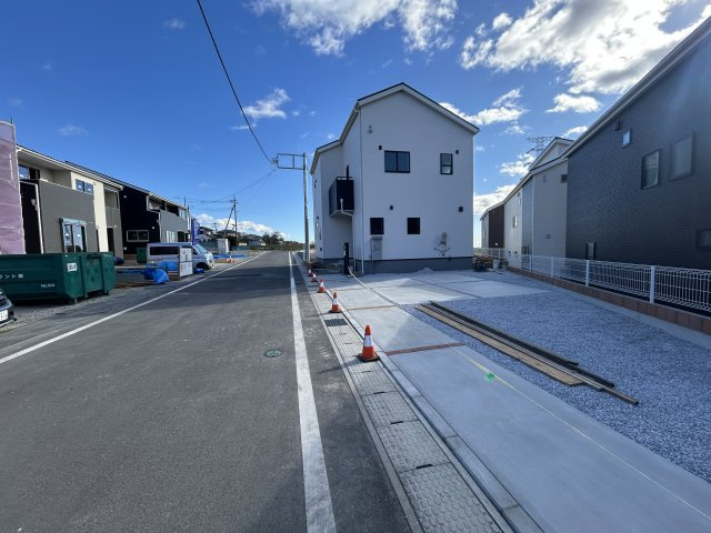 新築　前橋市富士見町時沢第4　4号棟の前面道路含む現地写真|現地写真　北西側接道幅員約6ｍ