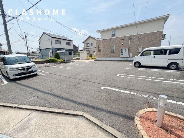 ロイヤル本郷Ⅰ　　刈谷市近郊の賃貸はクラスホーム刈谷店の駐車場